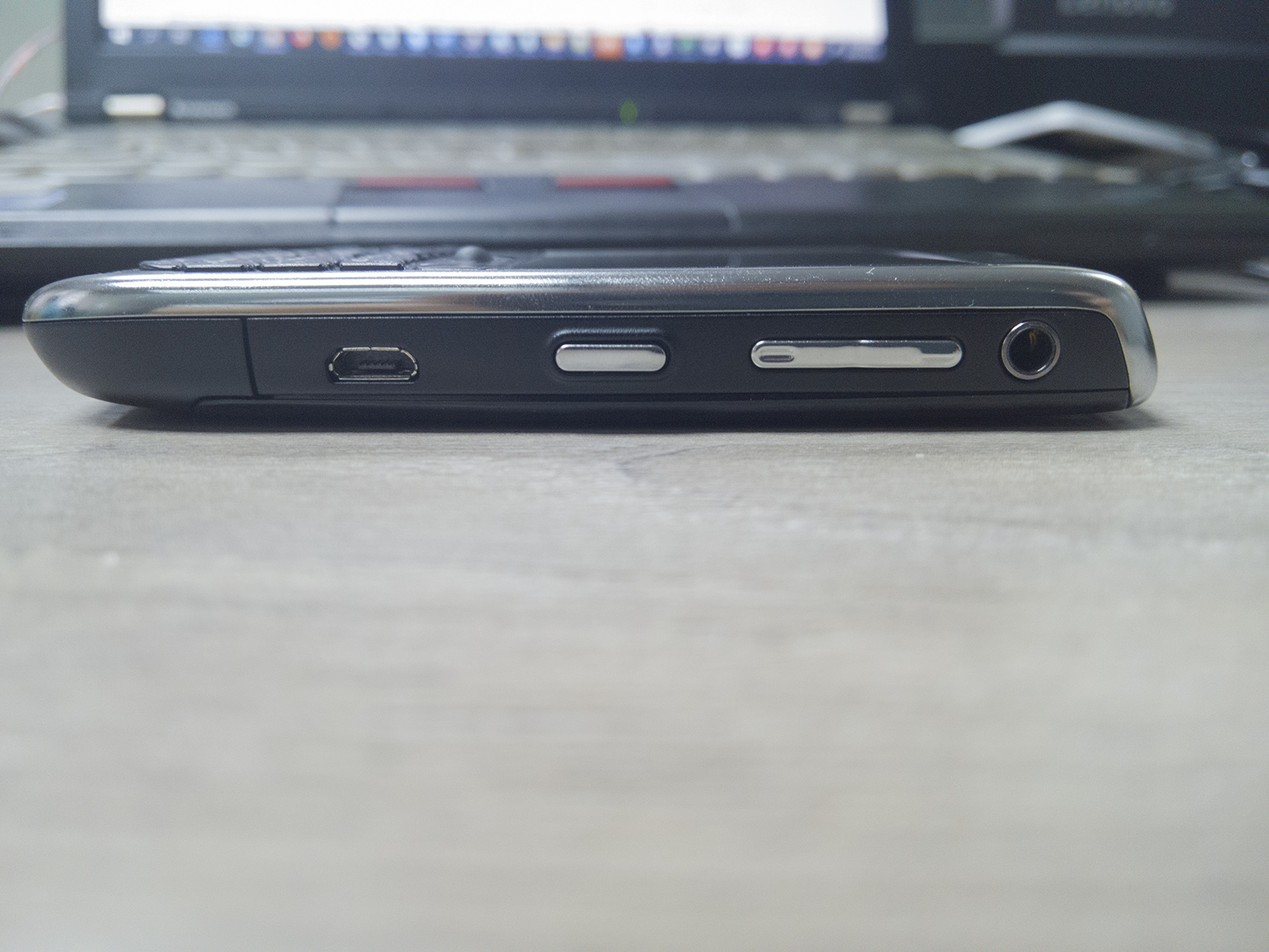 「经典手机回顾」黑莓Curve8900：固执的全键盘商务手机