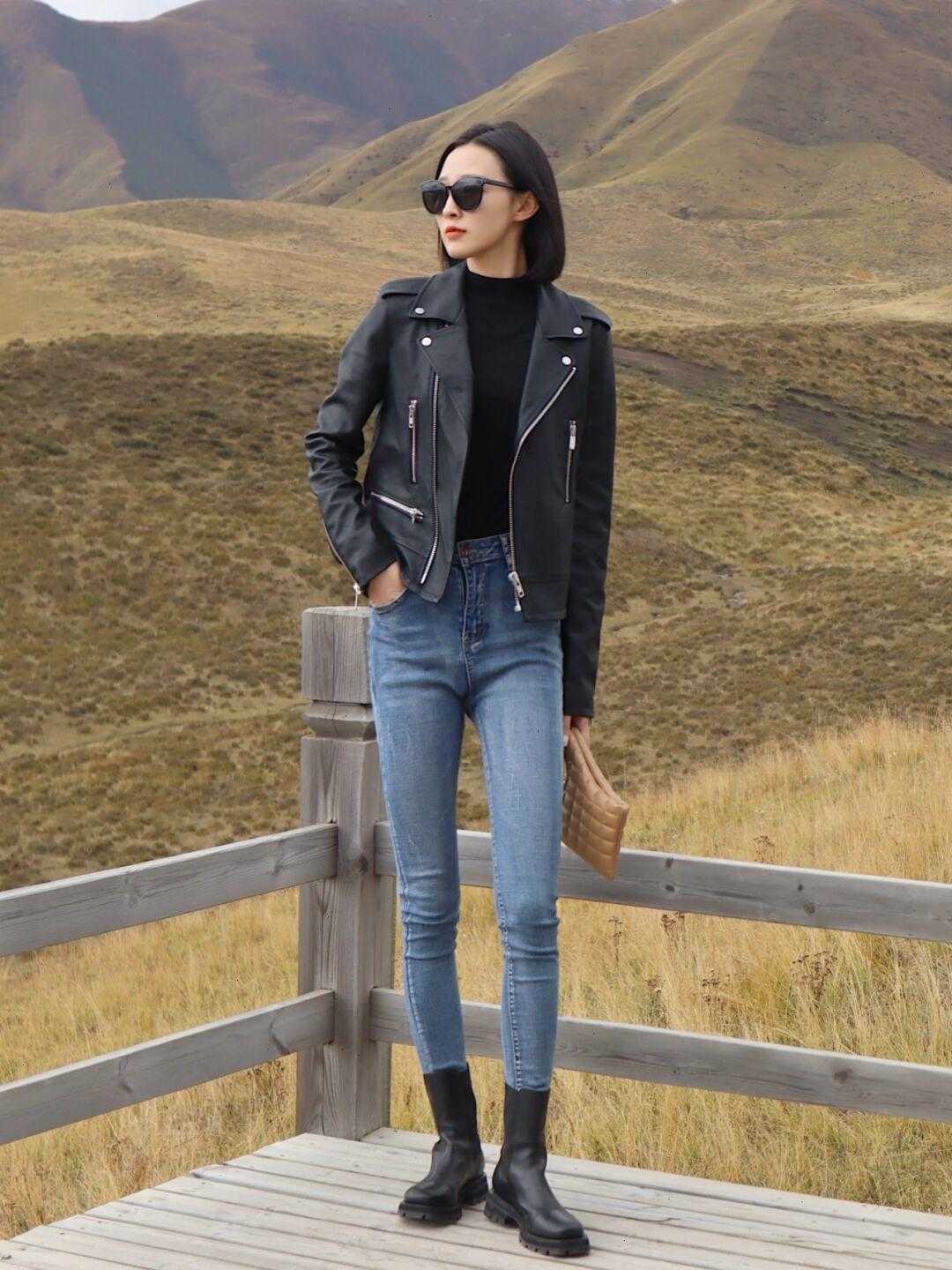 儿童黑色皮夹克搭配蓝色牛仔裤,黑色机车皮夹克搭配什么牛仔裤