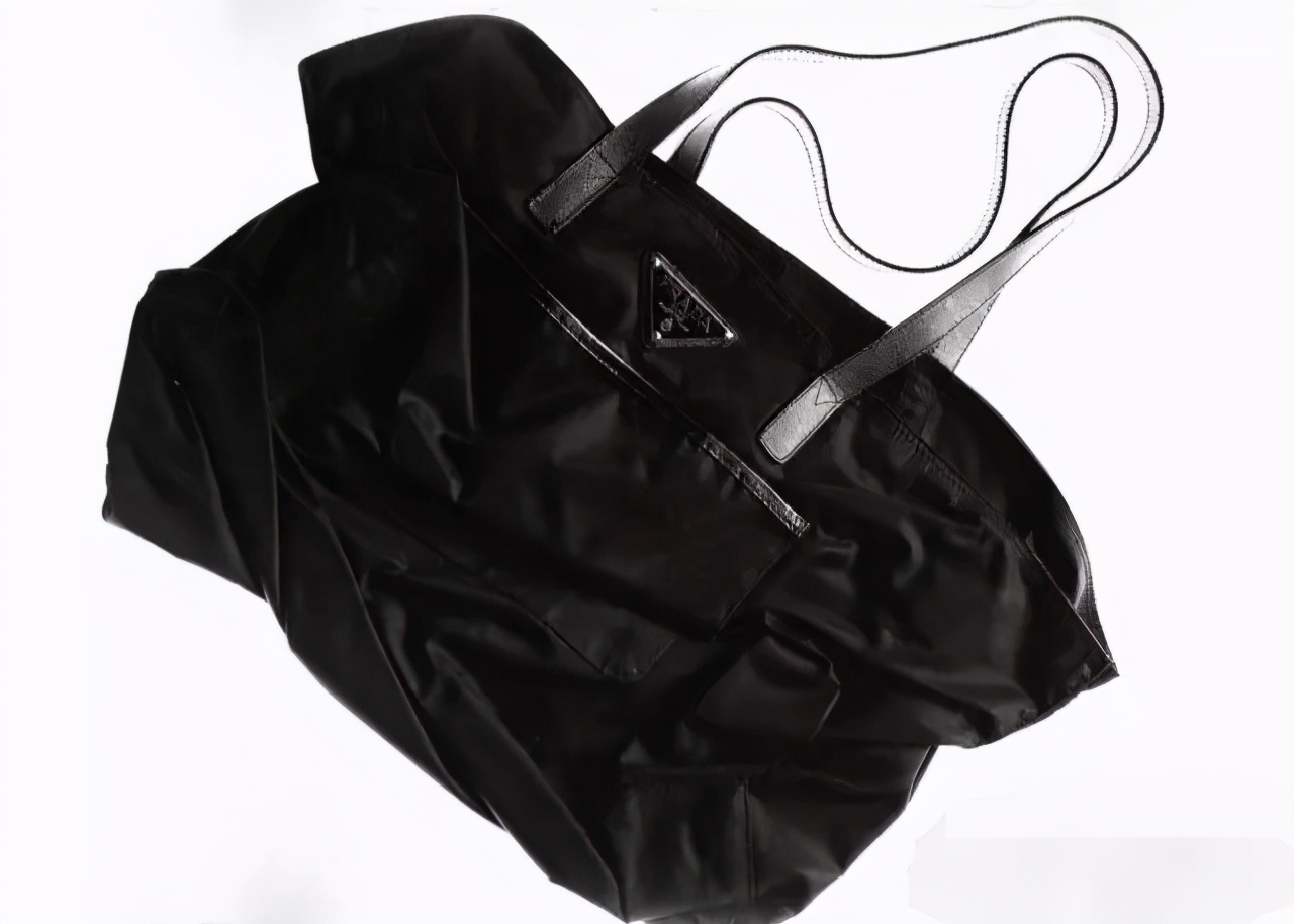 不了解Prada的“丑”，你对它的印象也许还停留在电影里