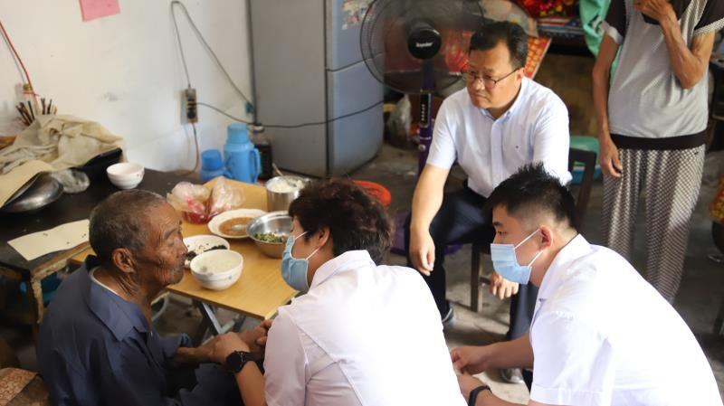 情系家乡献爱心回馈桑梓见真情,情系桑梓行善举捐资助学惠民生