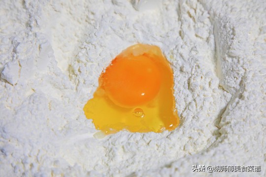 家里自己磨的面粉是低筋还是高筋,五得利6星小麦粉属于高筋还是低筋