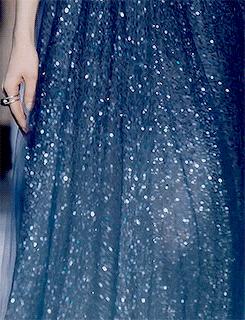 美到犯规的春装,2022春夏潘通发布流行色