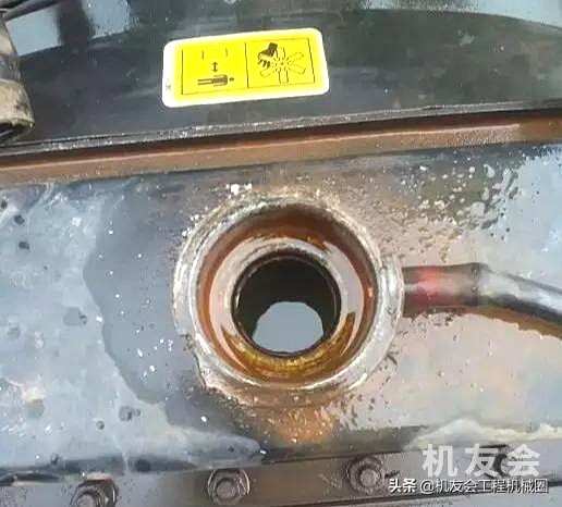 挖机水温高了是什么原因,挖机瞬间水温高的原因及解决方法