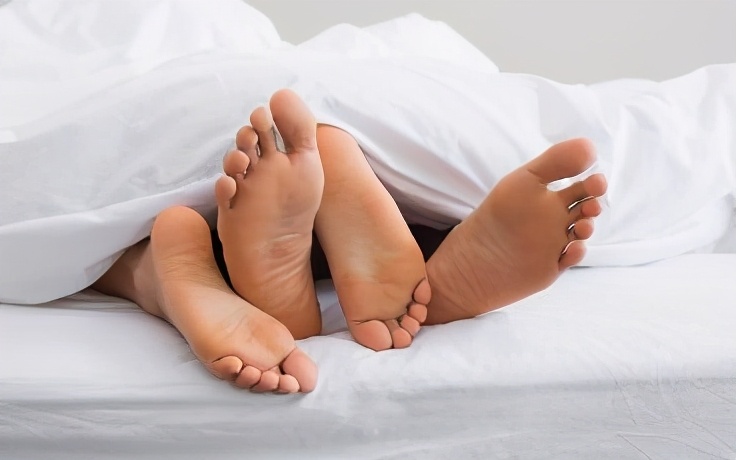 25岁男人脚臭,25岁帅哥脚臭怎么办