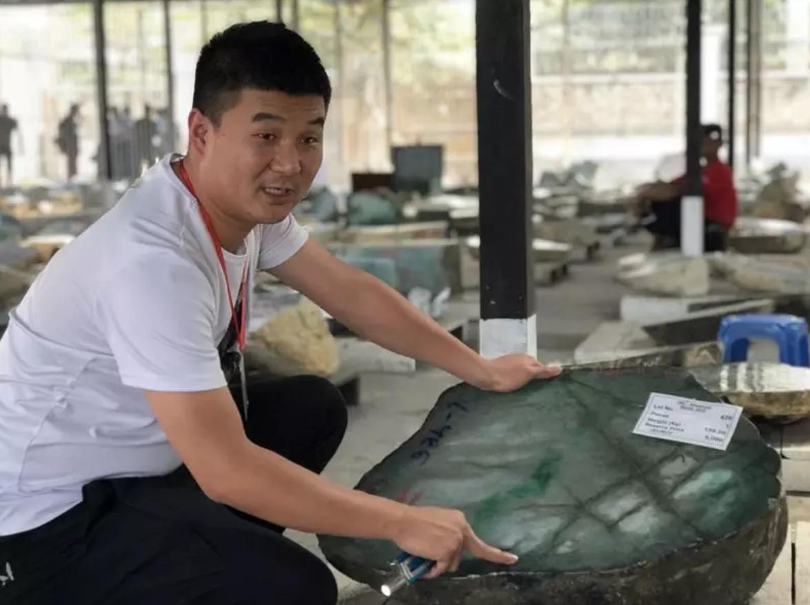 缅甸珠宝翡翠直播,缅甸矿区翡翠直播