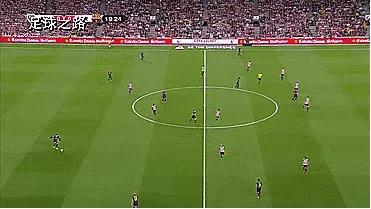 足球教学踢球前的准备姿势,足球接球热身训练10个动作