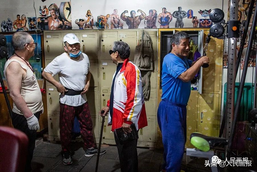 年纪最大超80岁？组图看北京二七机车厂里的“健身大爷们”