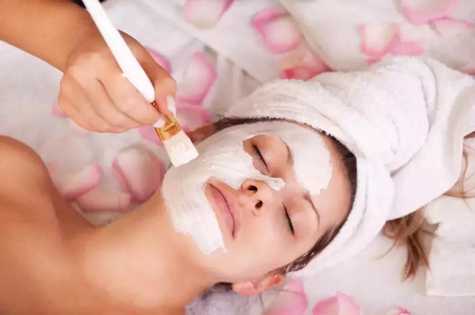 洁面乳使用时脸部有点刺痛,为什么洁面乳用完脸会刺痛