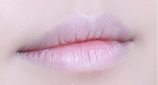 嘴唇干燥怎么办用什么唇膏,嘴唇干燥的原因