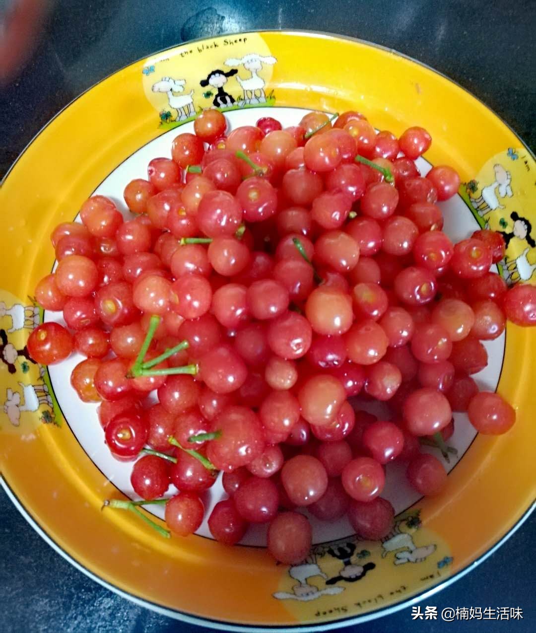 樱桃吃不完易坏，卖樱桃的大姐告诉我方法，以后知道怎么处理了