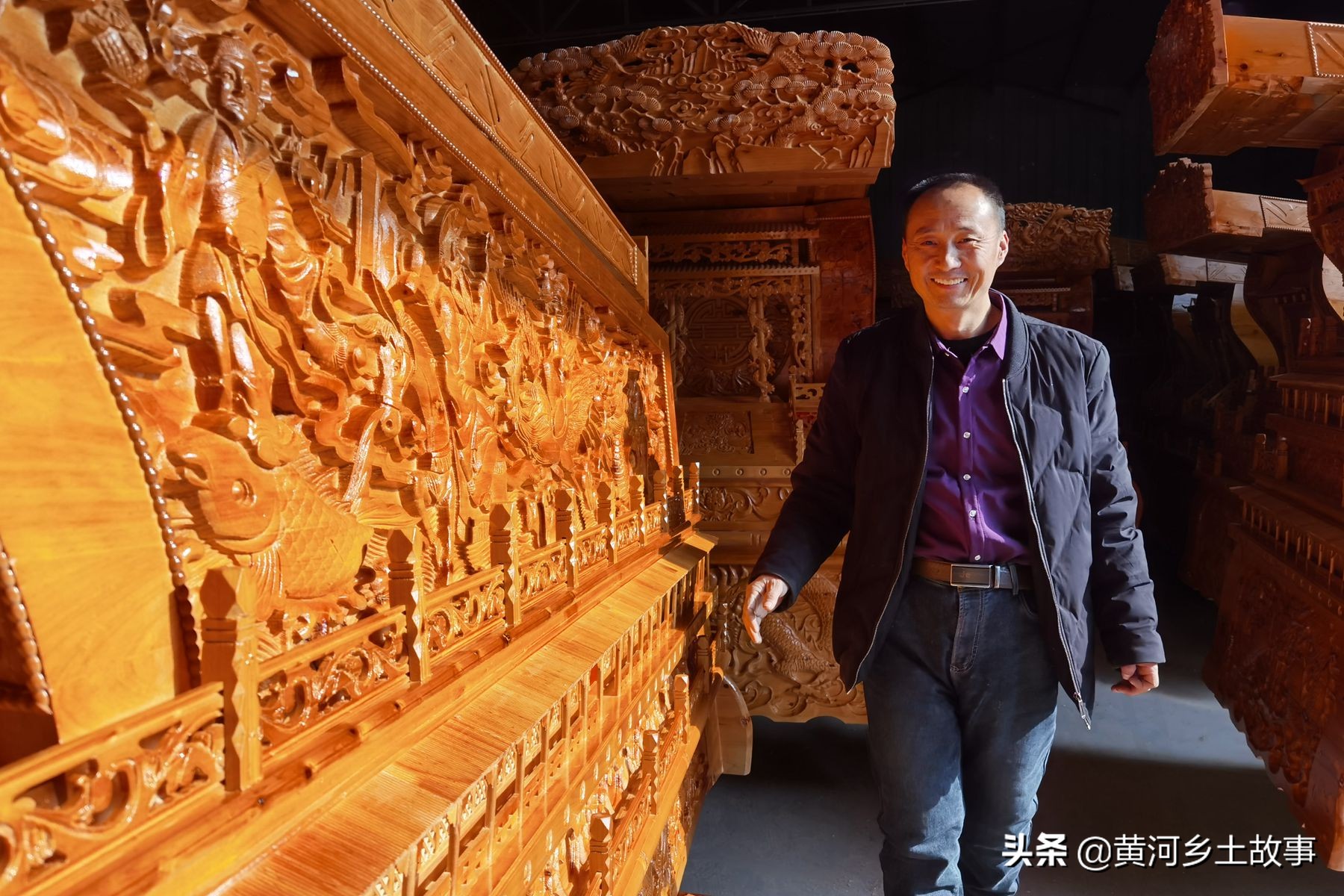 山西农民自制棺材,山西农民大哥做棺材