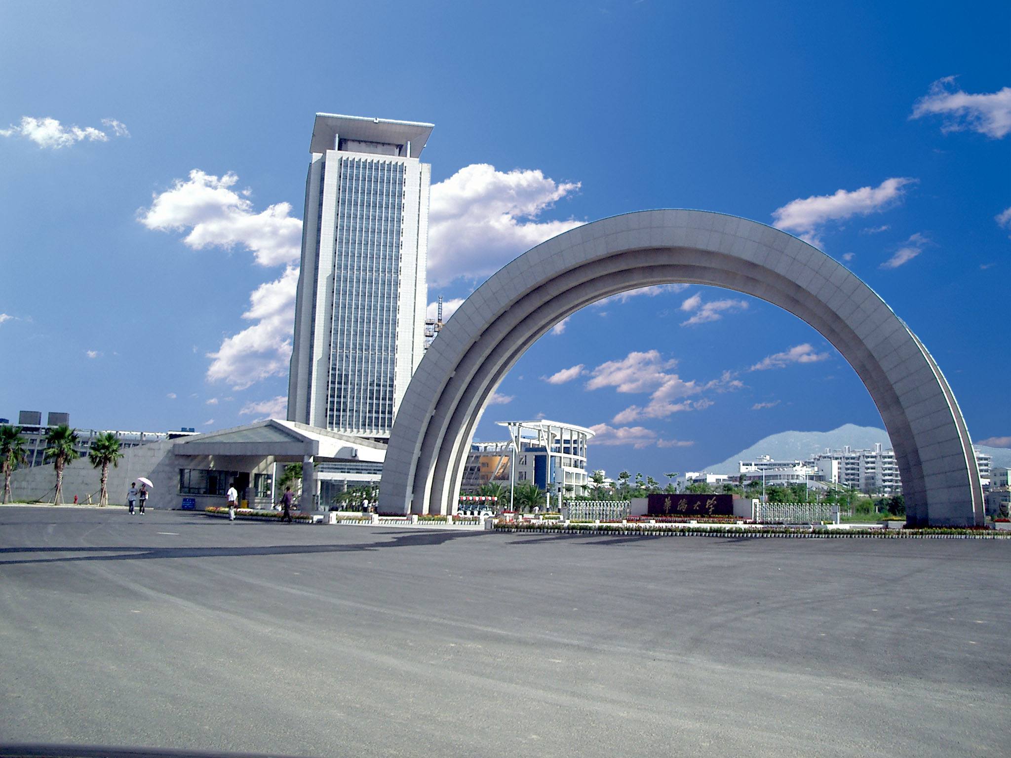 全国唯二的华侨高等学府—暨南大学华侨大学