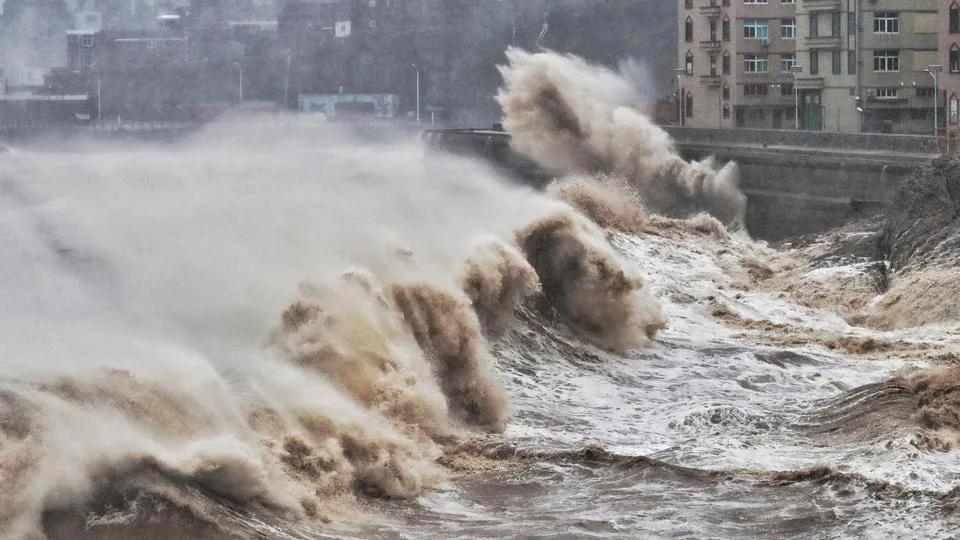 自然灾害台风卡通照片,洪涝台风地震自然灾害