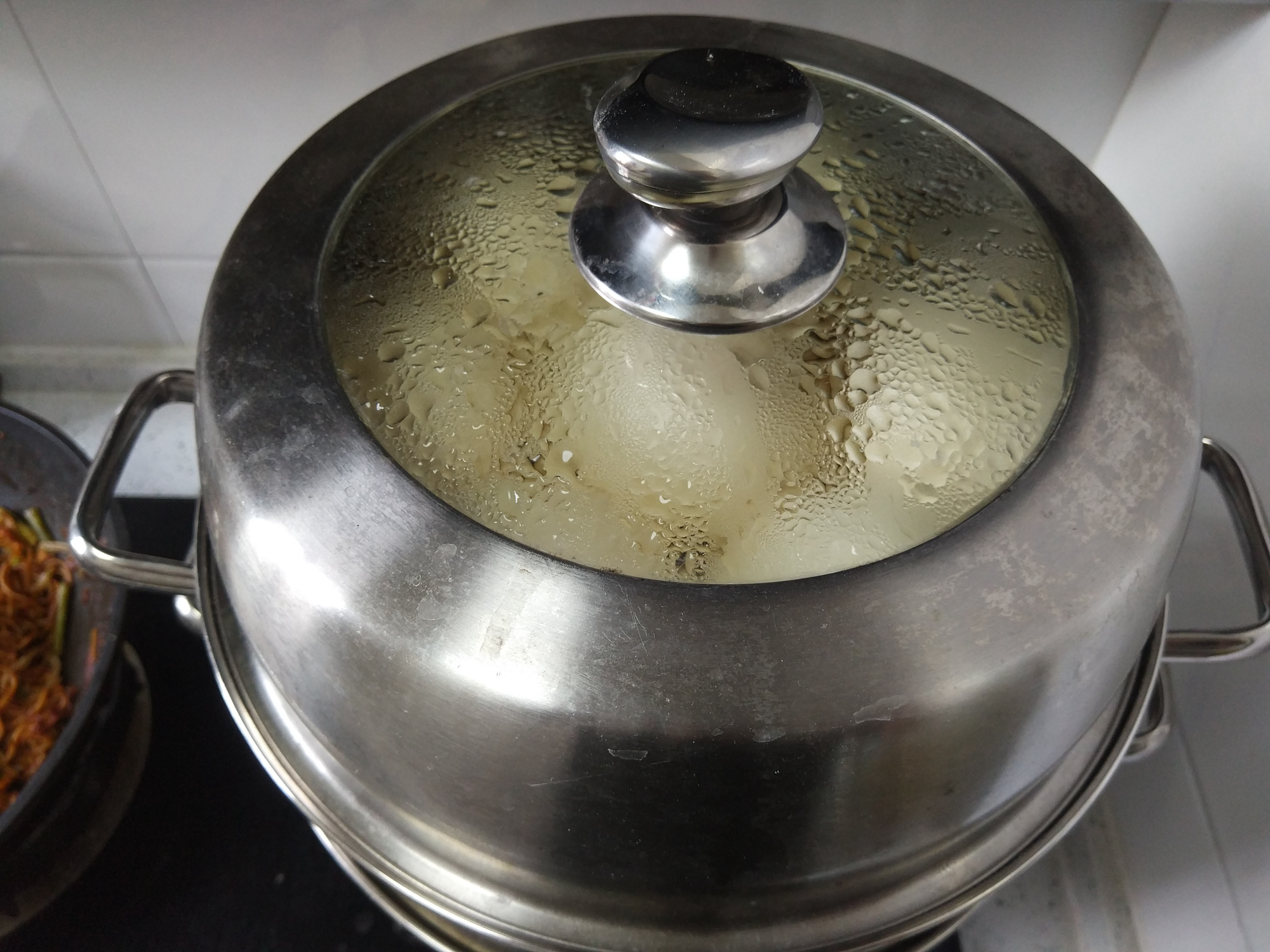 用酵母粉蒸馒头放泡打粉吗,蒸馒头用酵母放小苏打可以吗