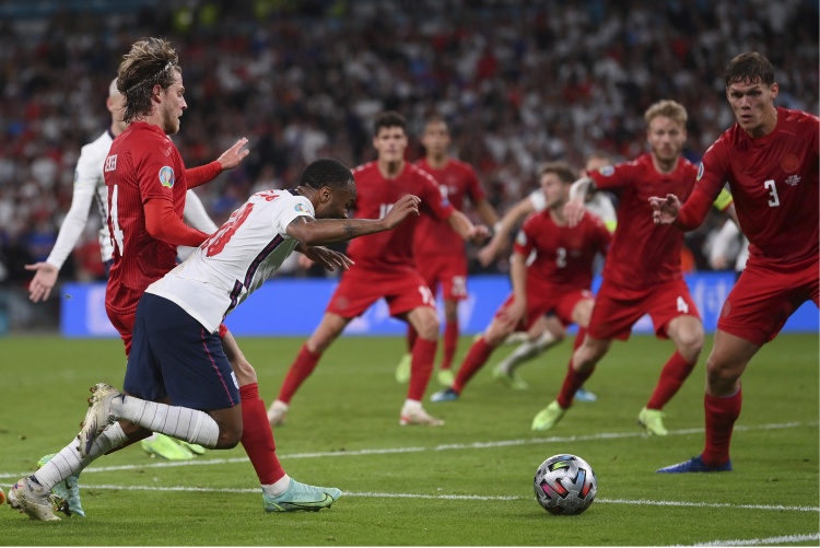 莱因克尔：误判只是足球比赛的一部分，英格兰不能总是“受害者”