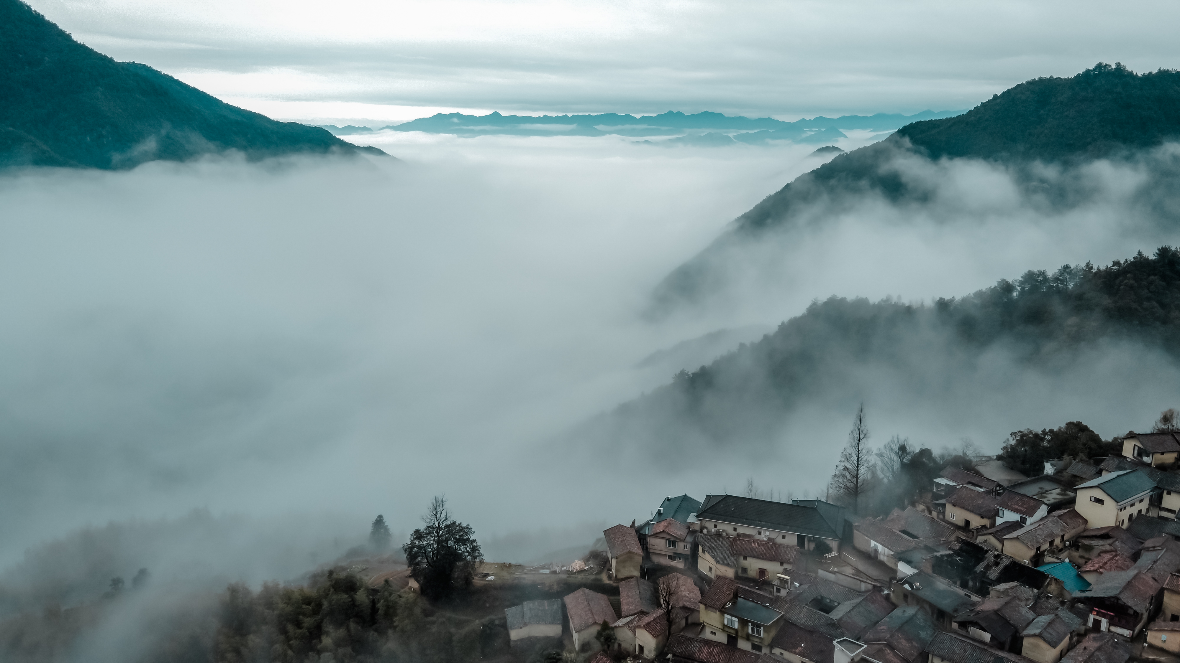 藏在梯田之上的白*魔色**方，拨开云海你才会明白隐士们的乐趣