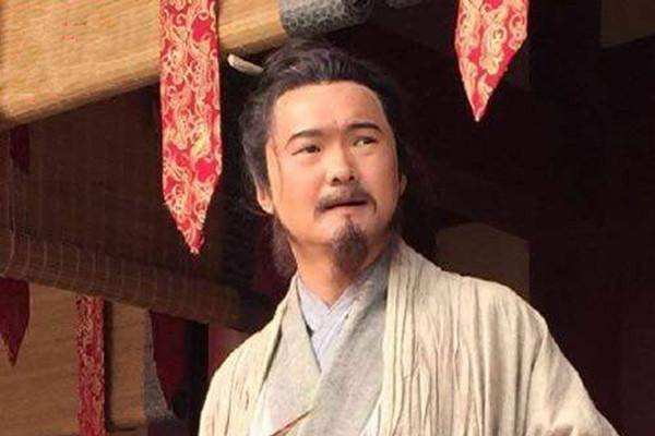 刘备长子被诸葛亮处死,临刑撂下一狠话,刘备后怕道:幸好没手软