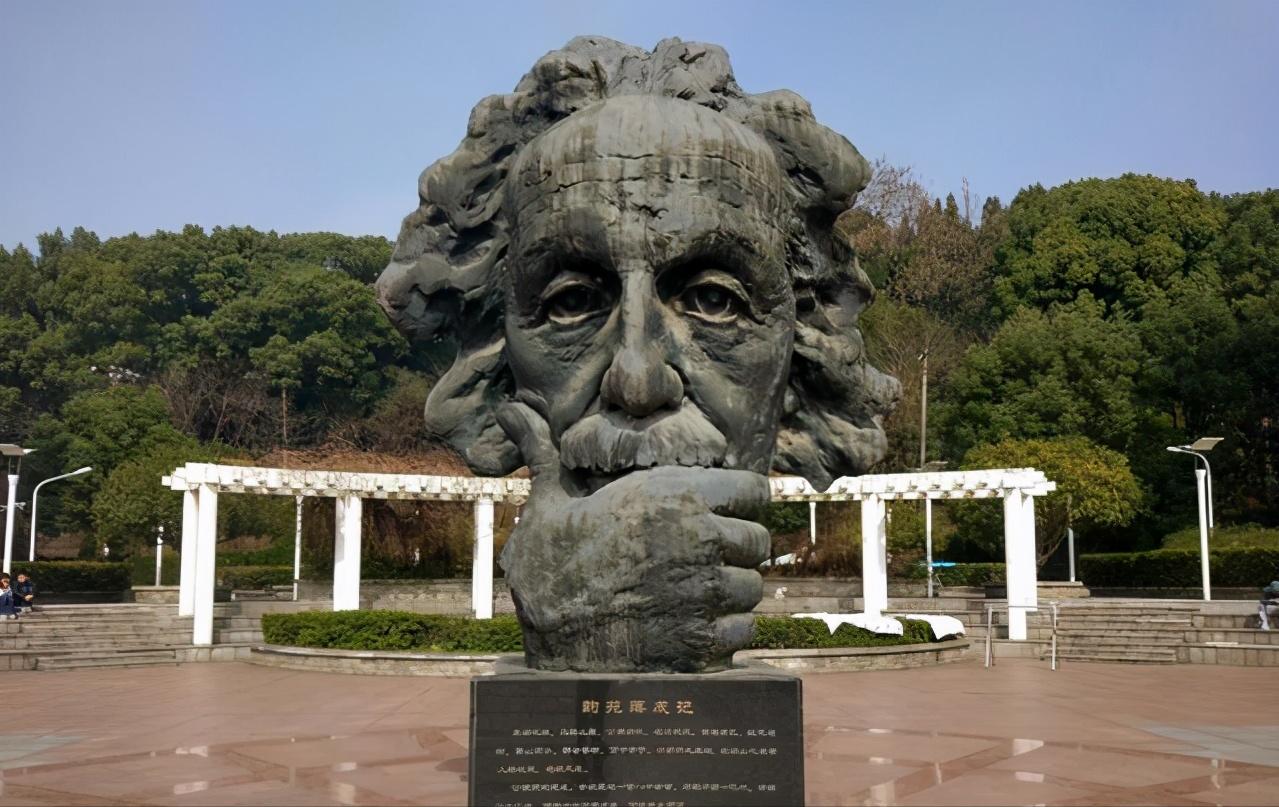 武汉大学和华中科技大学，985高校，实力依旧强，考上不简单