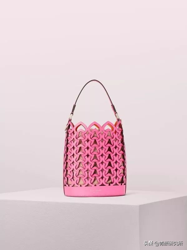 轻奢小众包包种草好看高级不撞款,比较小众的轻奢包包品牌