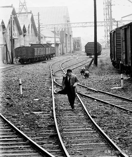 日本导演逝世37周年视频,日本运动员寺山修司死因