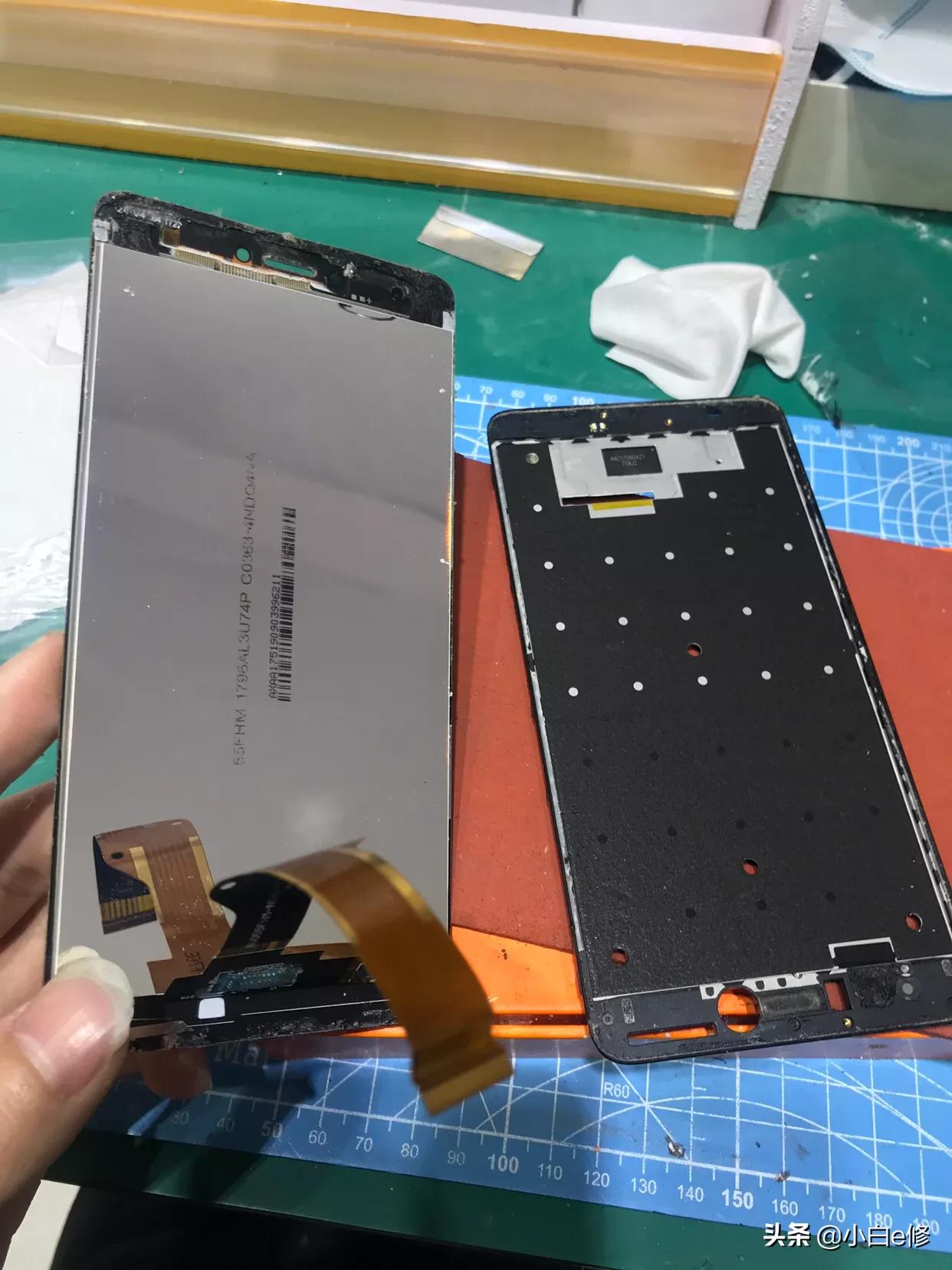 粉丝35块钱买了外屏，打算自己换，最后还是放弃了，发给我修了