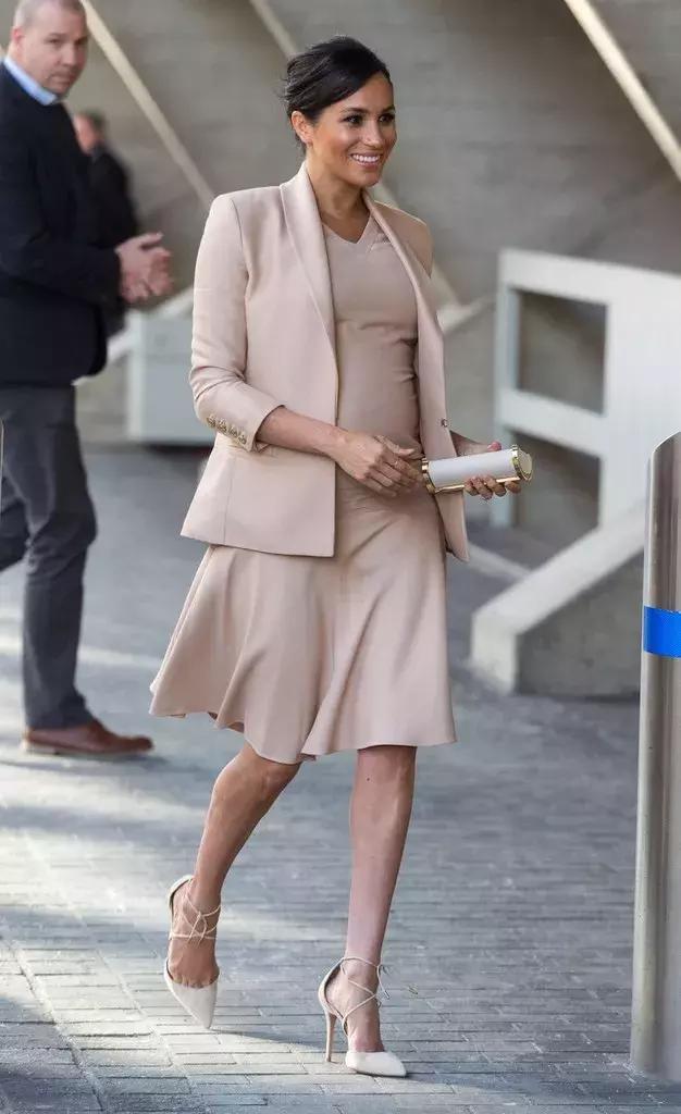 孕期怎么打扮即舒适又好看,孕期怎样穿得美美的