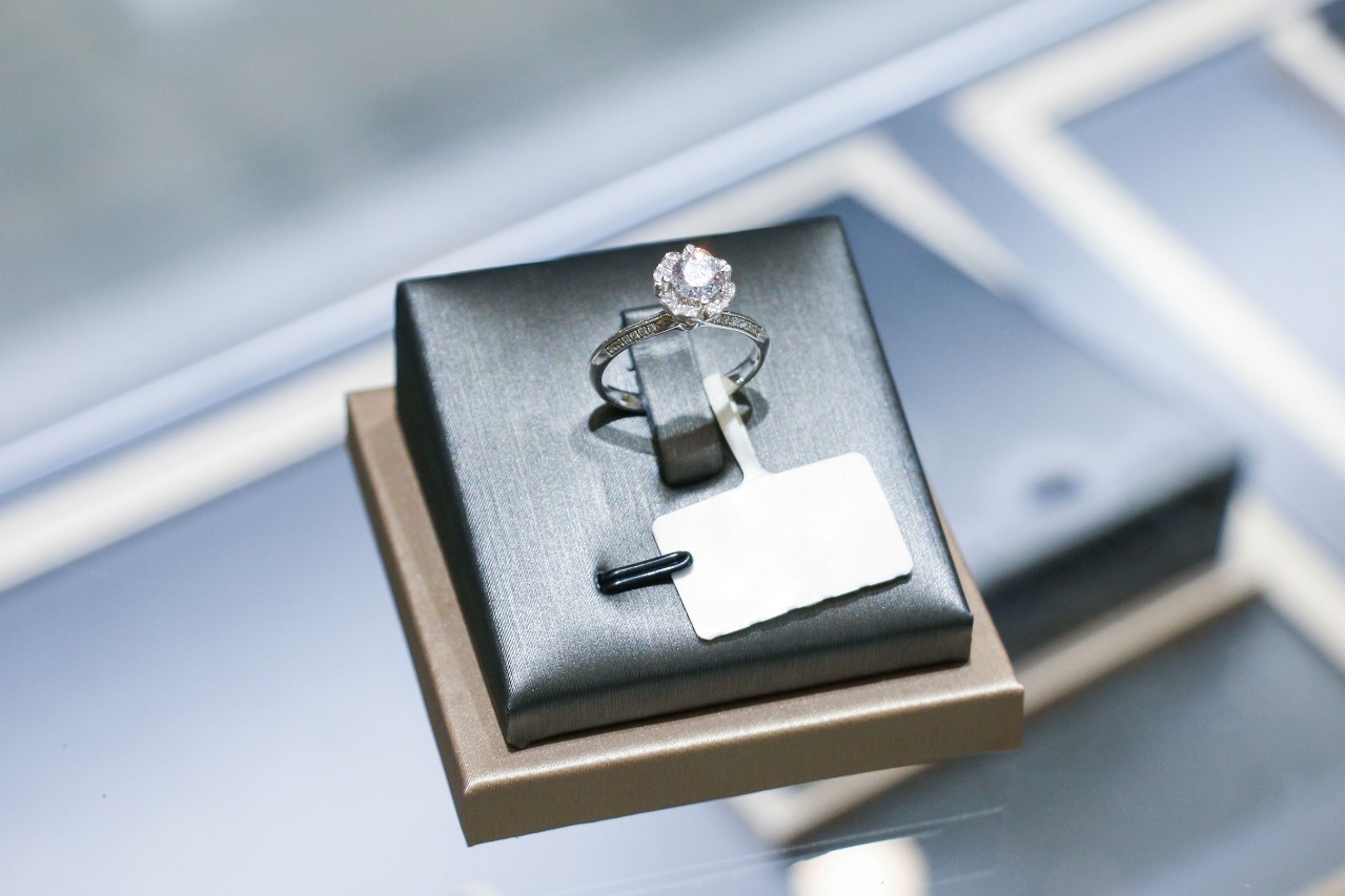 不要小看非漂IT男，他可能会进化成珠宝老板