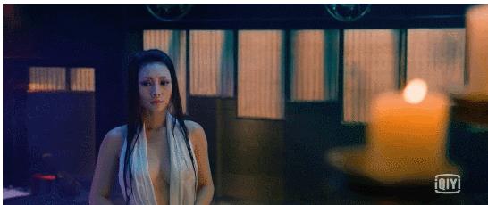 敢这样“露”的柳岩，坚强-是她的外衣