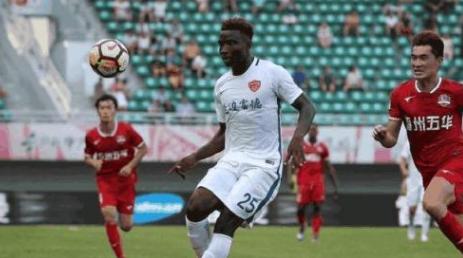 小时候没接触过足球,小时候踢球没有球鞋