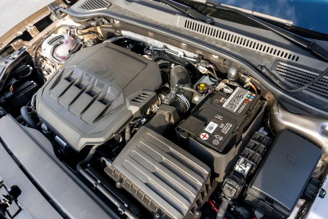 雅阁1.5t和天籁2.0t对比测评,21款天籁对比新款雅阁