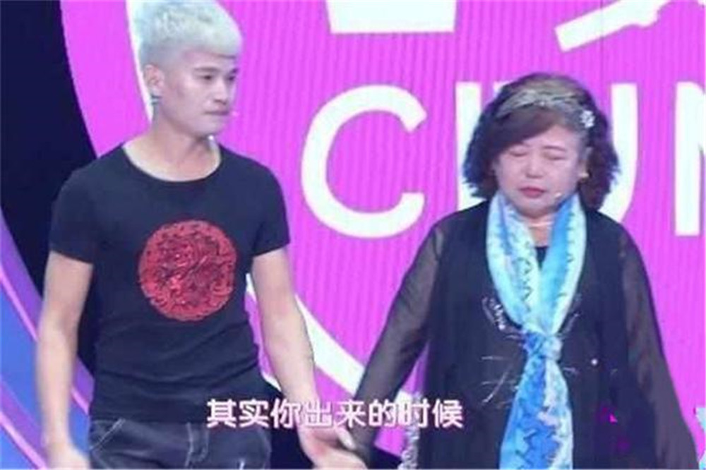 37岁差距的“奶孙恋”，本以为不会长久，看过照片后只剩祝福