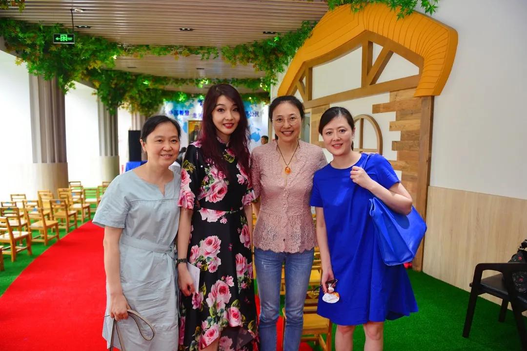 家长学子深情告白育文蒙特梭利幼儿园：最合适时间遇到最好的育文