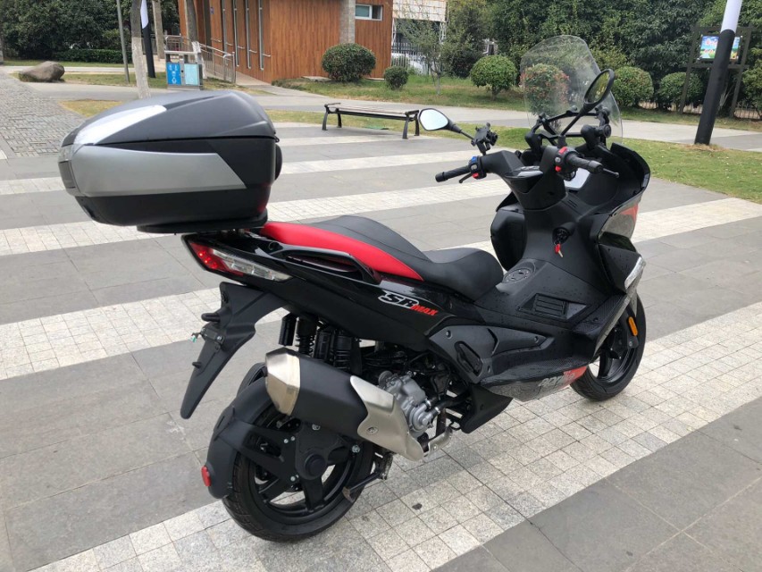 阿普利亚300srmax测评,阿普利亚150极速测试原声