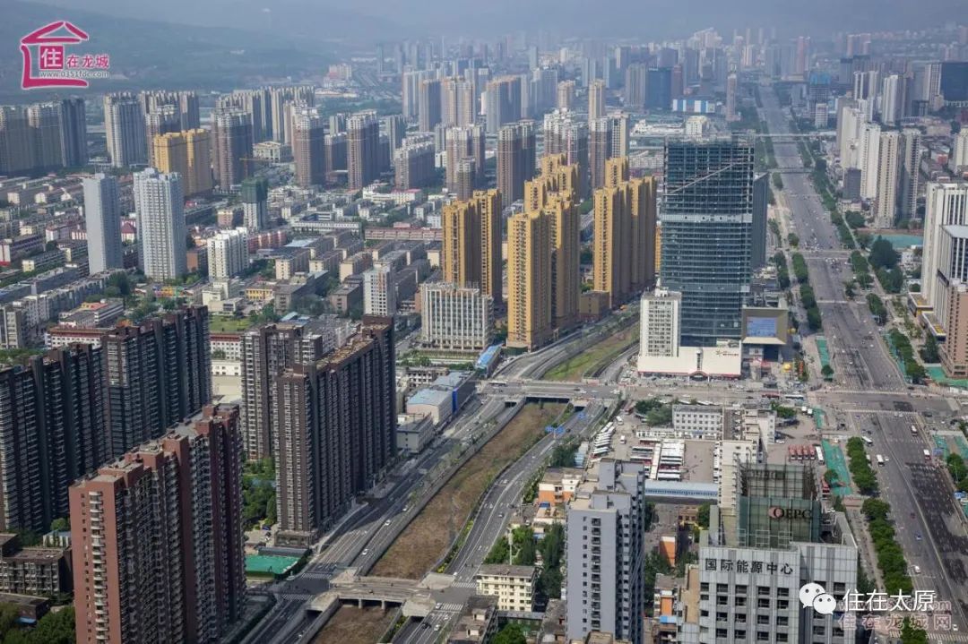 站在高楼向下看第一视角,站在高楼俯瞰城市第一视角