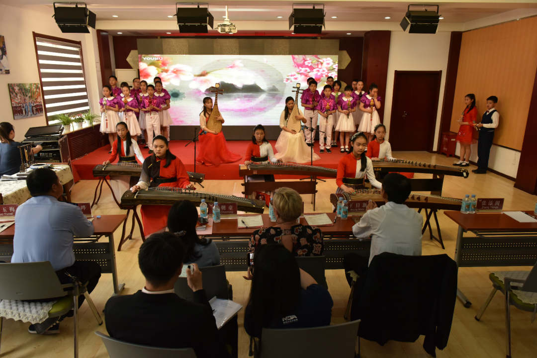 新西兰校长,新西兰小学生校长把游乐场搬来了