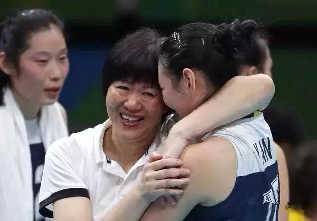 她是《夺冠》原型，却被巩俐三度拒演，退役后34年，郎平去哪了