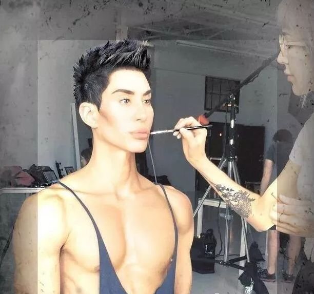 隆胸那些事你真的了解吗,隆胸加腹壁整形