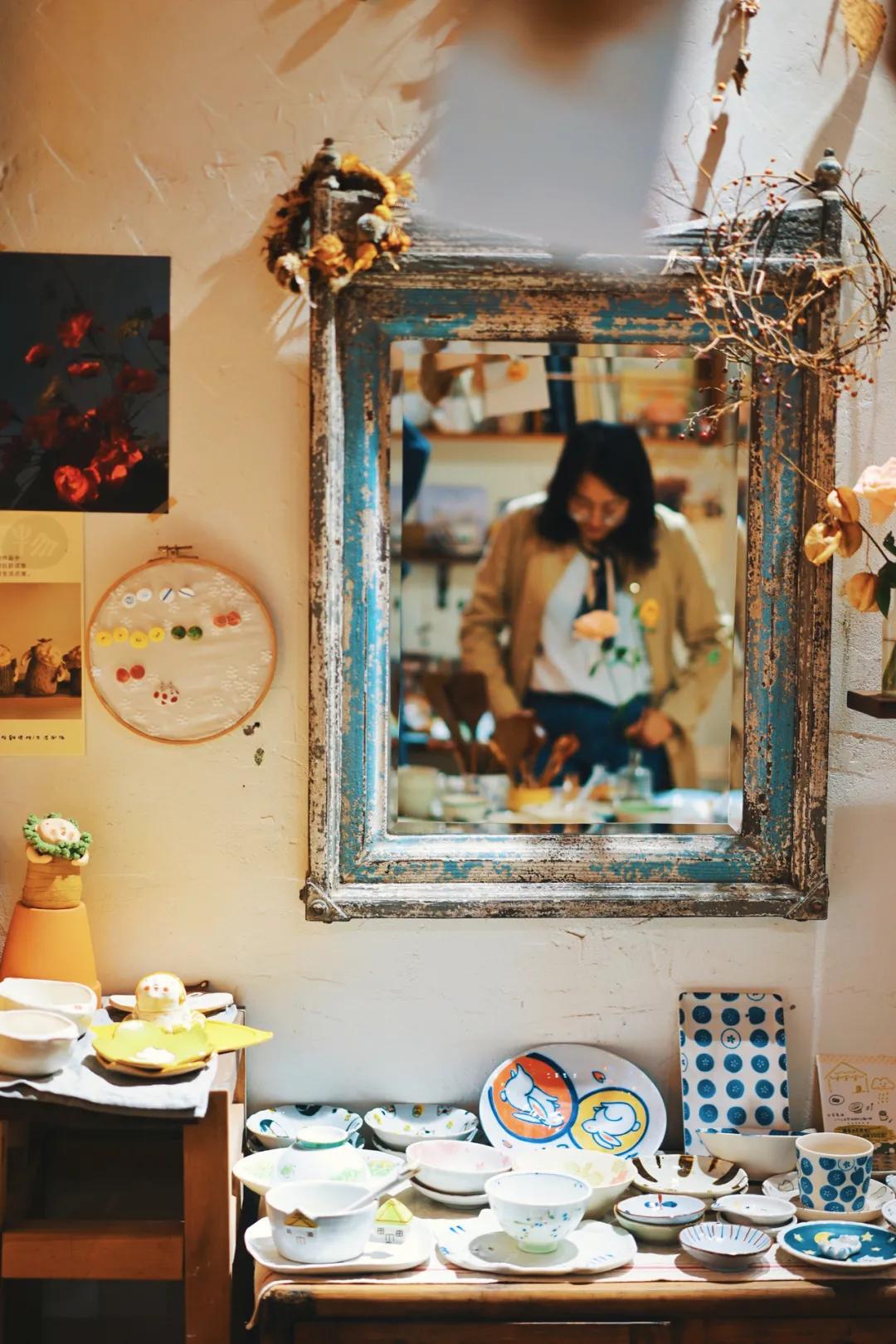 成都两个小姑娘开的老房子花艺杂货铺，外地游客不远千里专程打卡