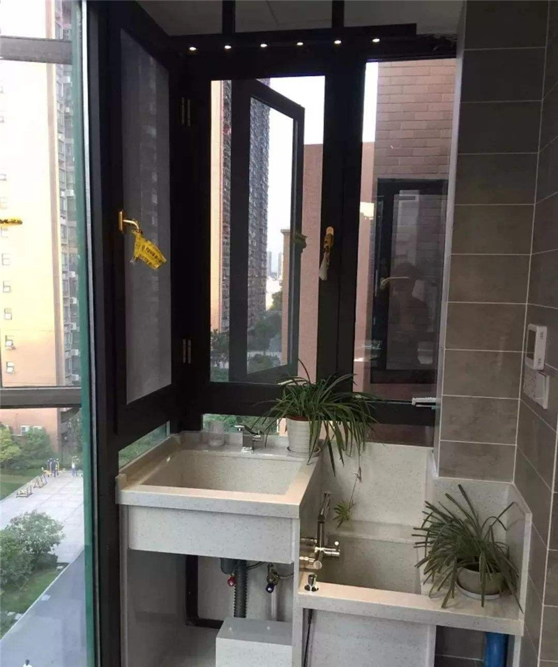 家里安装3个拖把池,怎么在卫生间安装洗拖把池