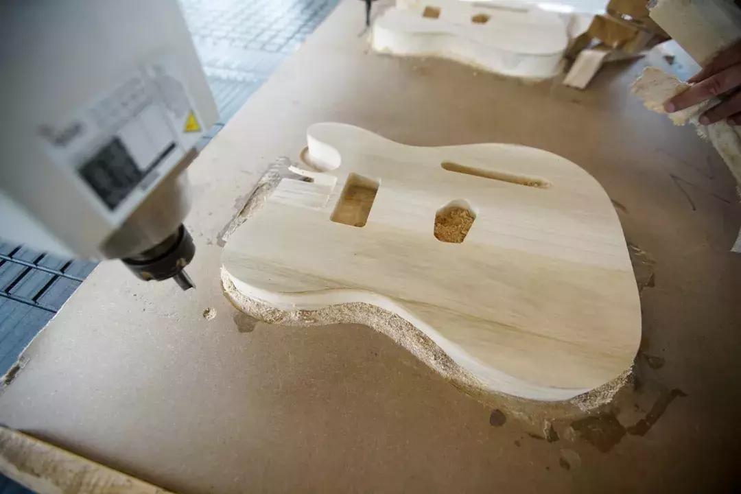 探访“网红”小镇:80万把乐器里的乡土经济学