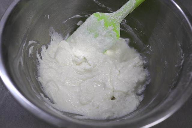 酸奶蛋糕蛋白怎么打发,酸奶别直接喝加四个鸡蛋搅一搅