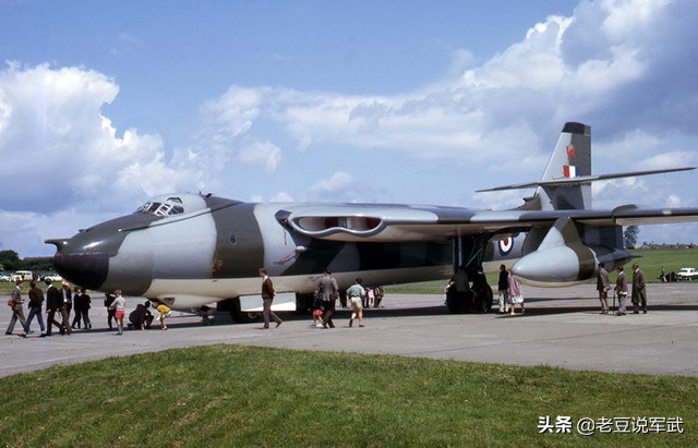 英国v型轰炸机,英国三神轰炸机