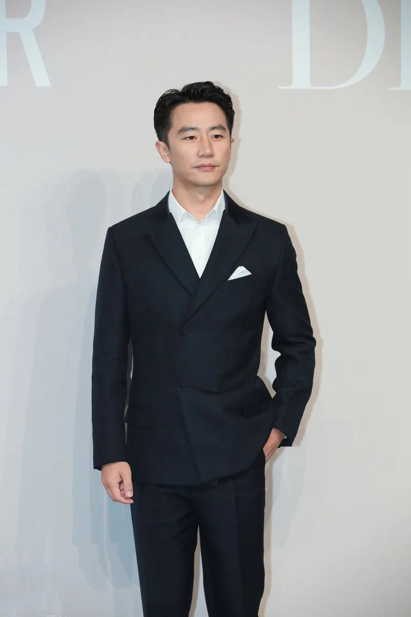 迪奥西装黄景瑜,迪奥代言人黄景瑜照片