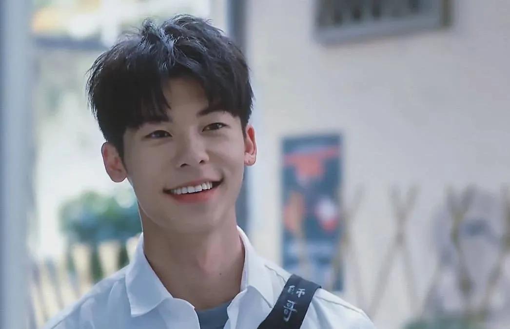 哪个男星演的狐狸精好看,长相最像狐狸精的演员