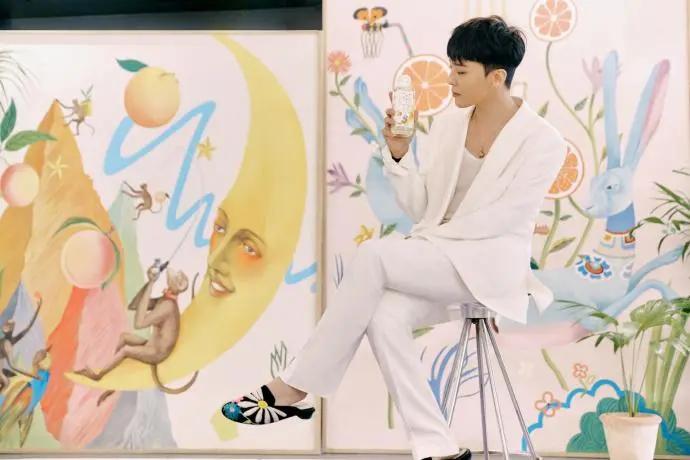 蔡徐坤易烊千玺王一博,王一博蔡徐坤谁最漂亮