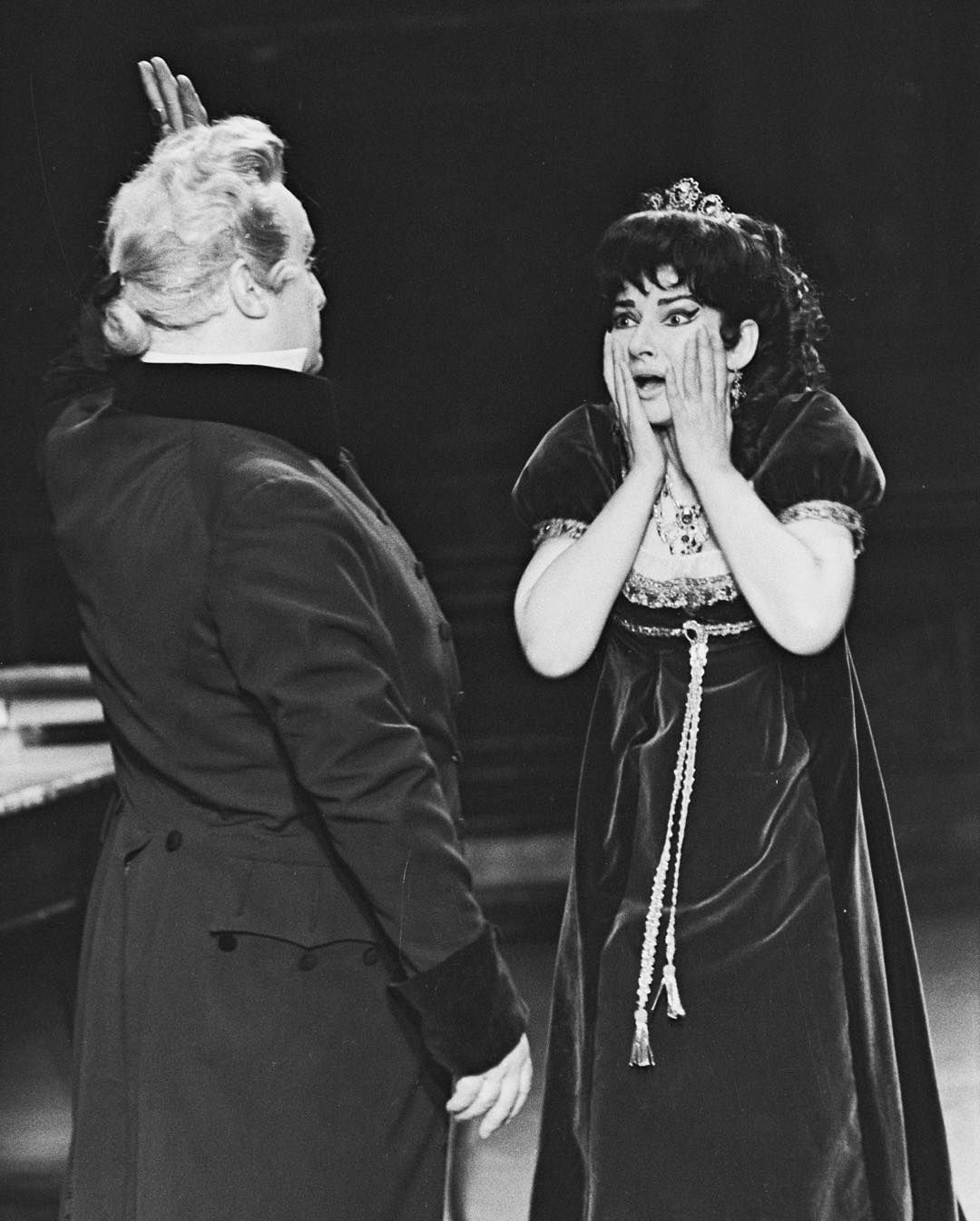 歌唱漏气,歌唱气息不足和漏气怎么解决