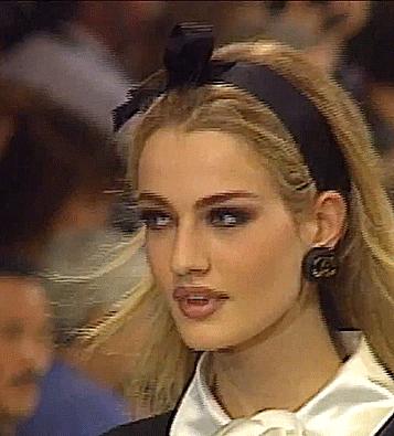 美若天仙却遭家暴毁容,荷兰顶级超模沦落为夜店女郎