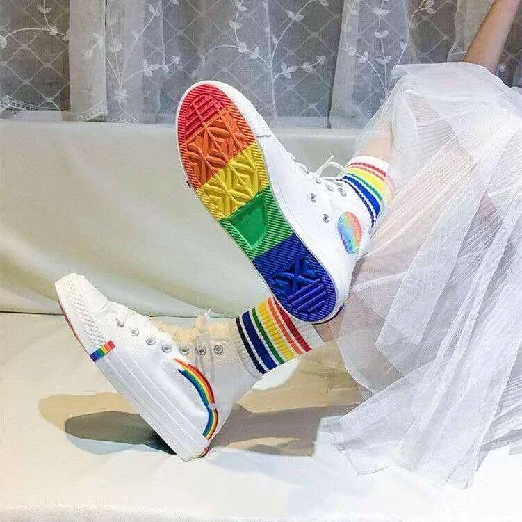 什么颜色的高帮帆布鞋比较百搭,低帮百搭时尚帆布鞋人本