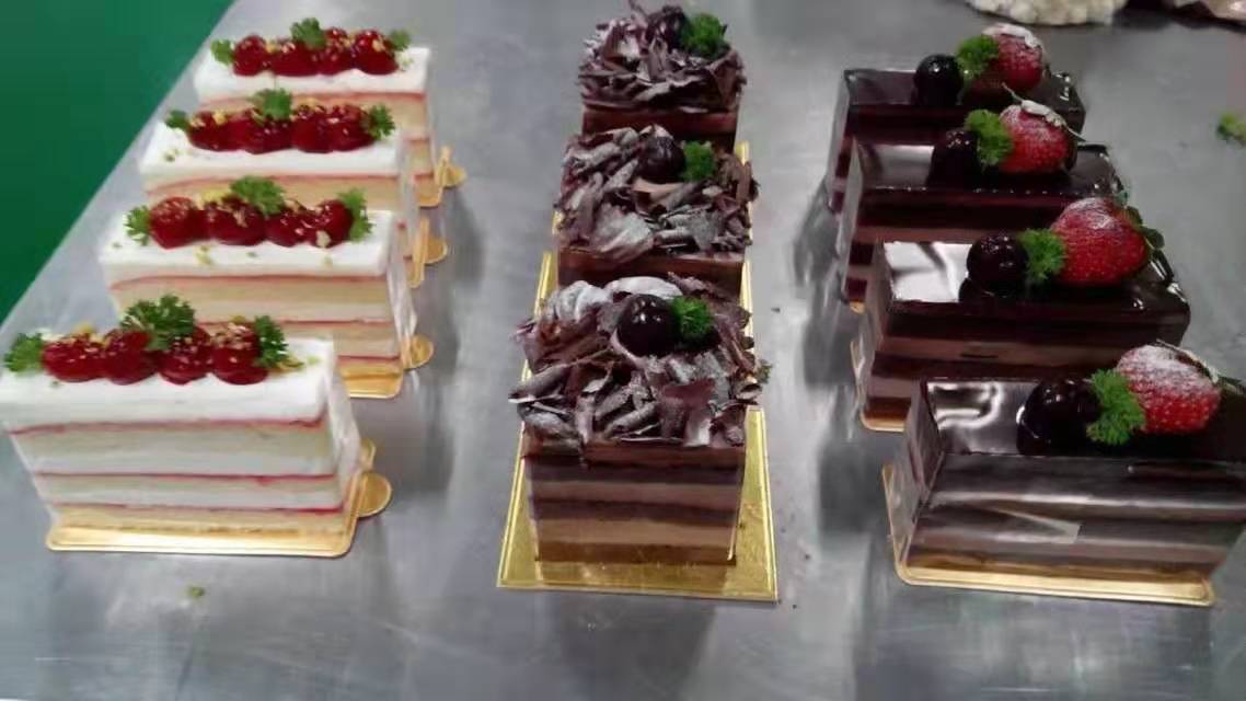 为什么有人特别喜欢吃蛋糕,慕斯蛋糕和普通蛋糕吃完的区别