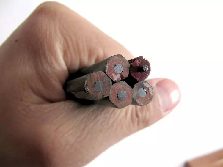 基础素描用铅笔该画些什么,画素描拿铅笔的正确方式